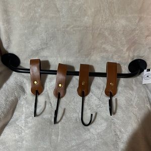 Decocrated hanging hooks NWT